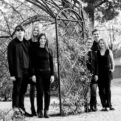 Gruppenfoto anders_chor stehend, schwarz/weiß