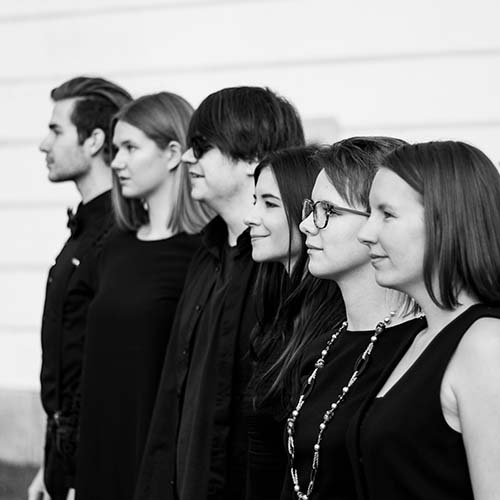 Gruppenfoto anders_chor seitlich, schwarz/weiß